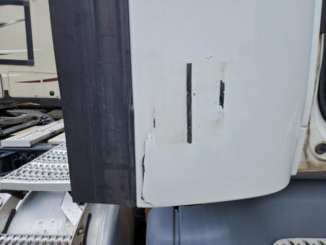 Peterbilt 579 Image 10