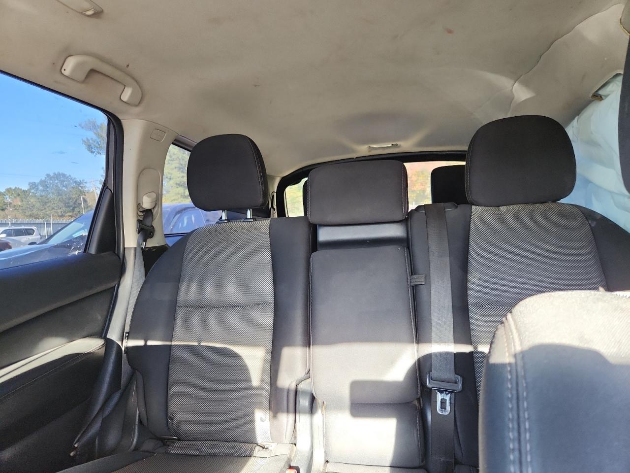 Nissan Pathfinder S Image 12