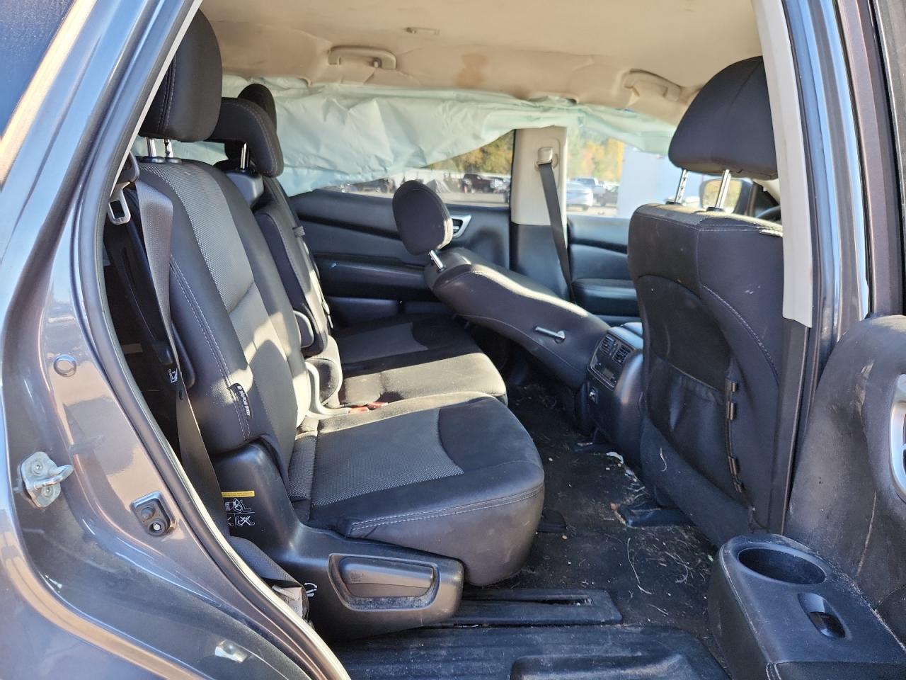 Nissan Pathfinder S Image 10