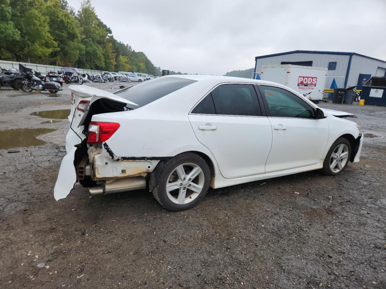 Toyota Camry L Image 10