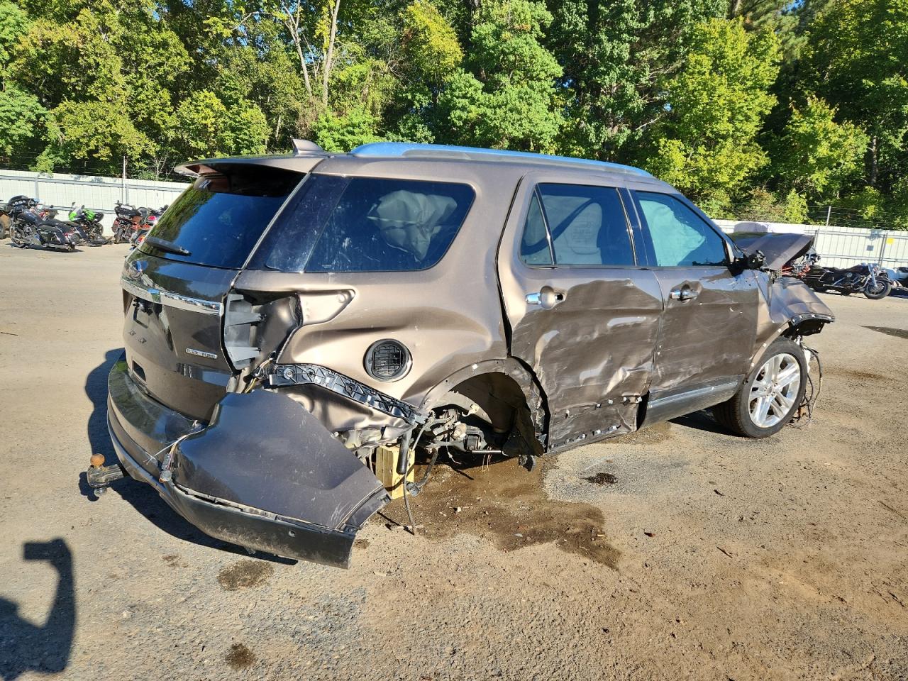 Ford Explorer Limited Image 6