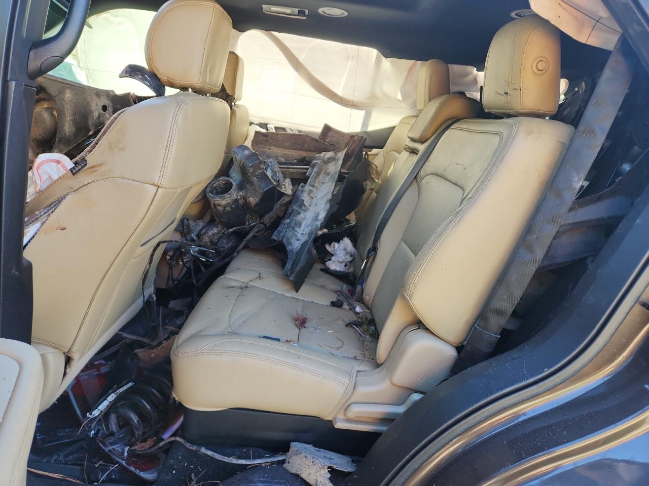 Ford Explorer Limited Image 13