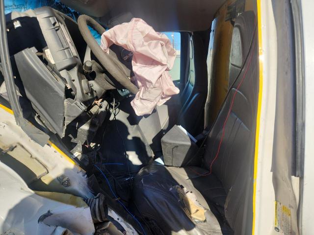 GMC Savana Cutaway G3500 Image 7