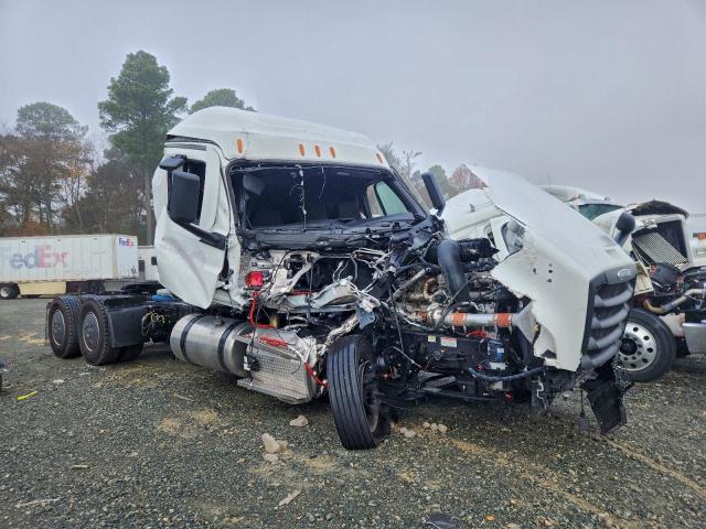  Salvage Freightliner Cascadia 1