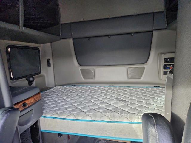 International Lt625 Image 3