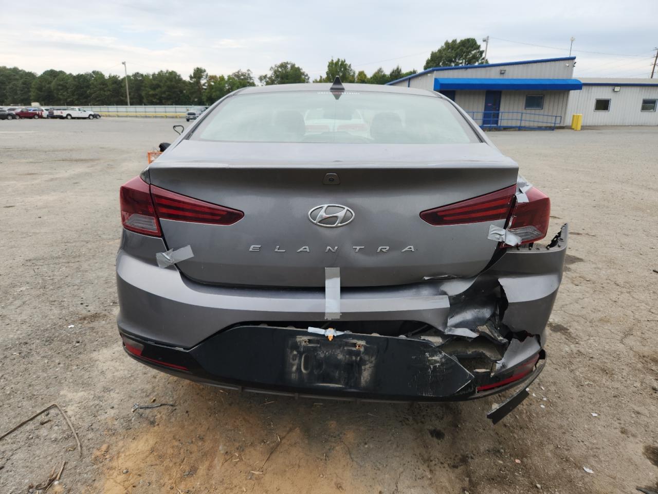 Hyundai ELANTRA Sel Image 4