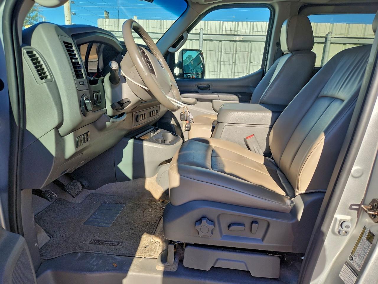 Nissan Nv 3500 S Image 8