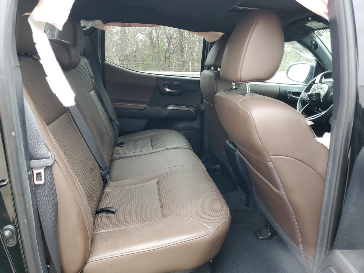 Toyota Tacoma Double Cab Image 8