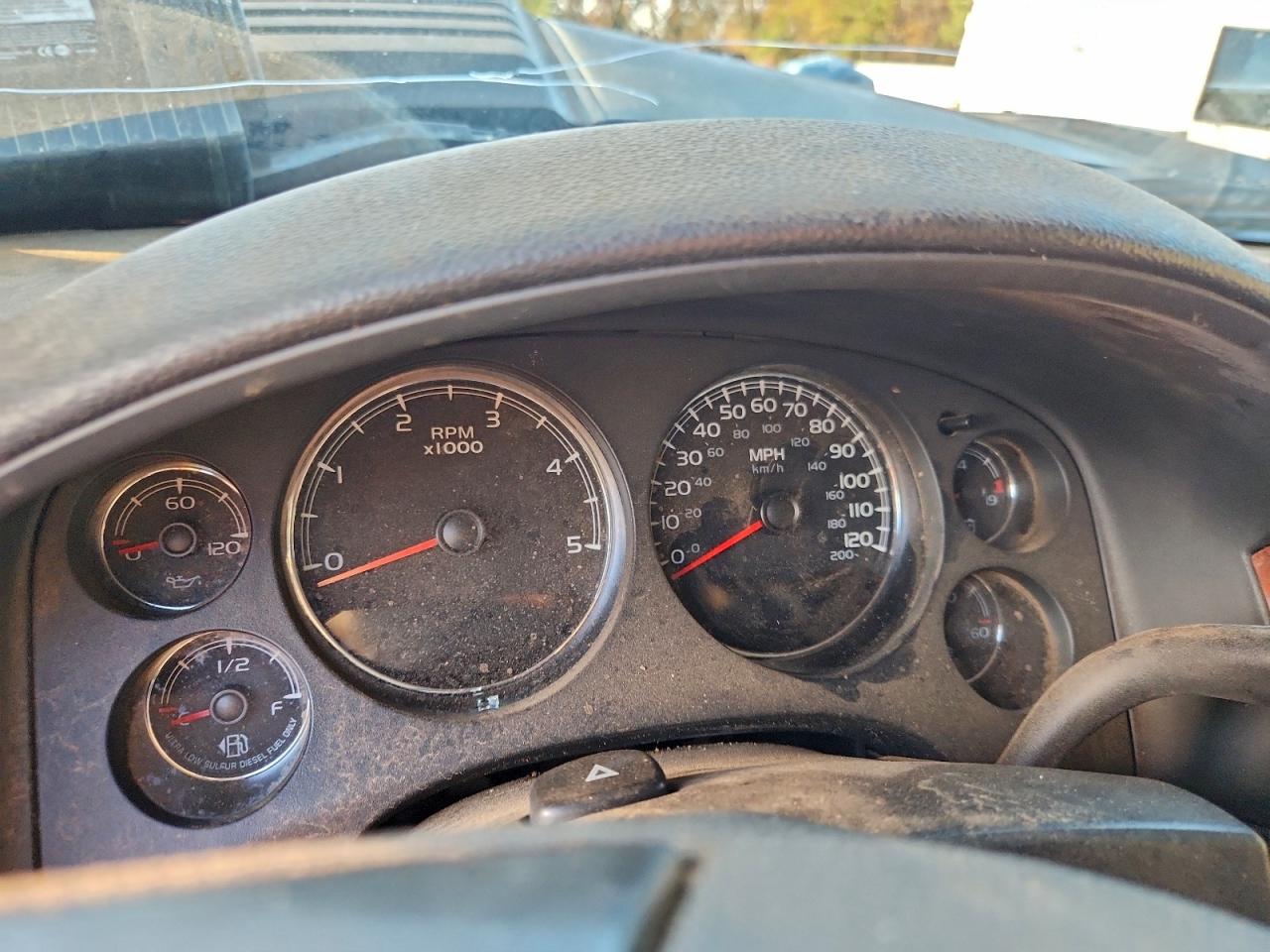 Chevrolet Silverado K3500 Image 8