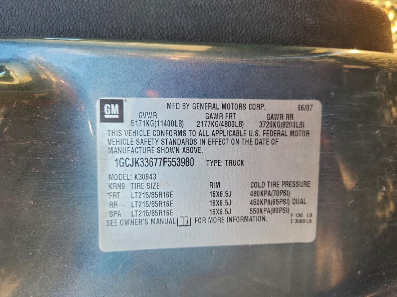 Chevrolet Silverado K3500 Image 13