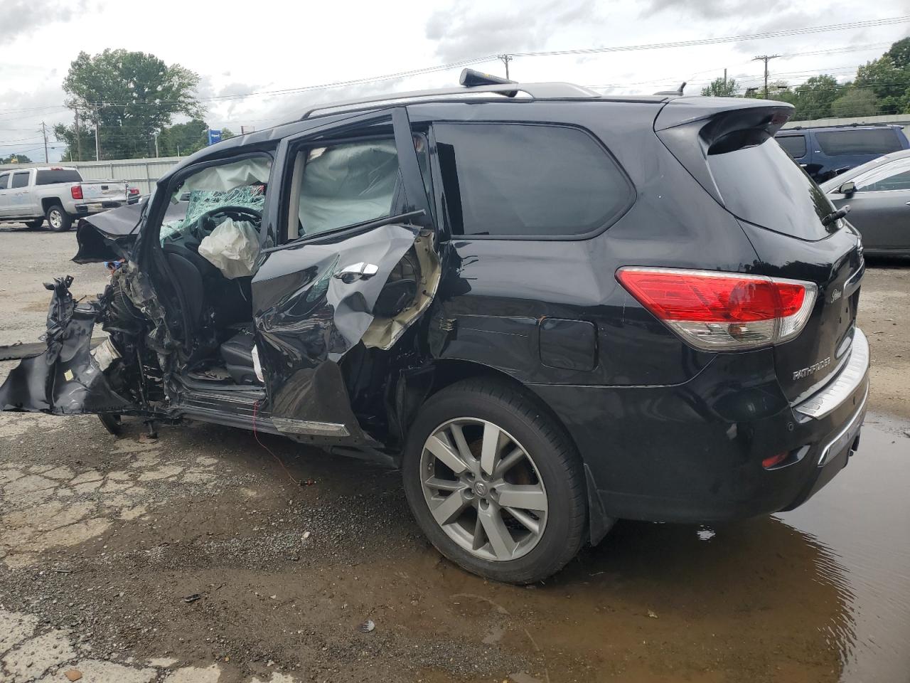 Nissan Pathfinder S Image 2