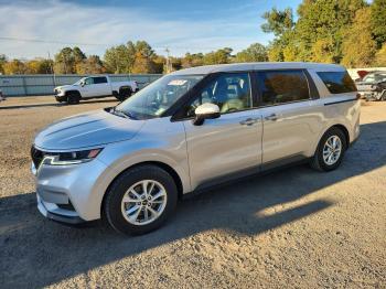  Salvage Kia Carnival