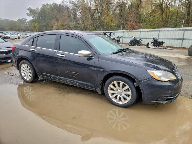 Chrysler 200 Limited Image 11