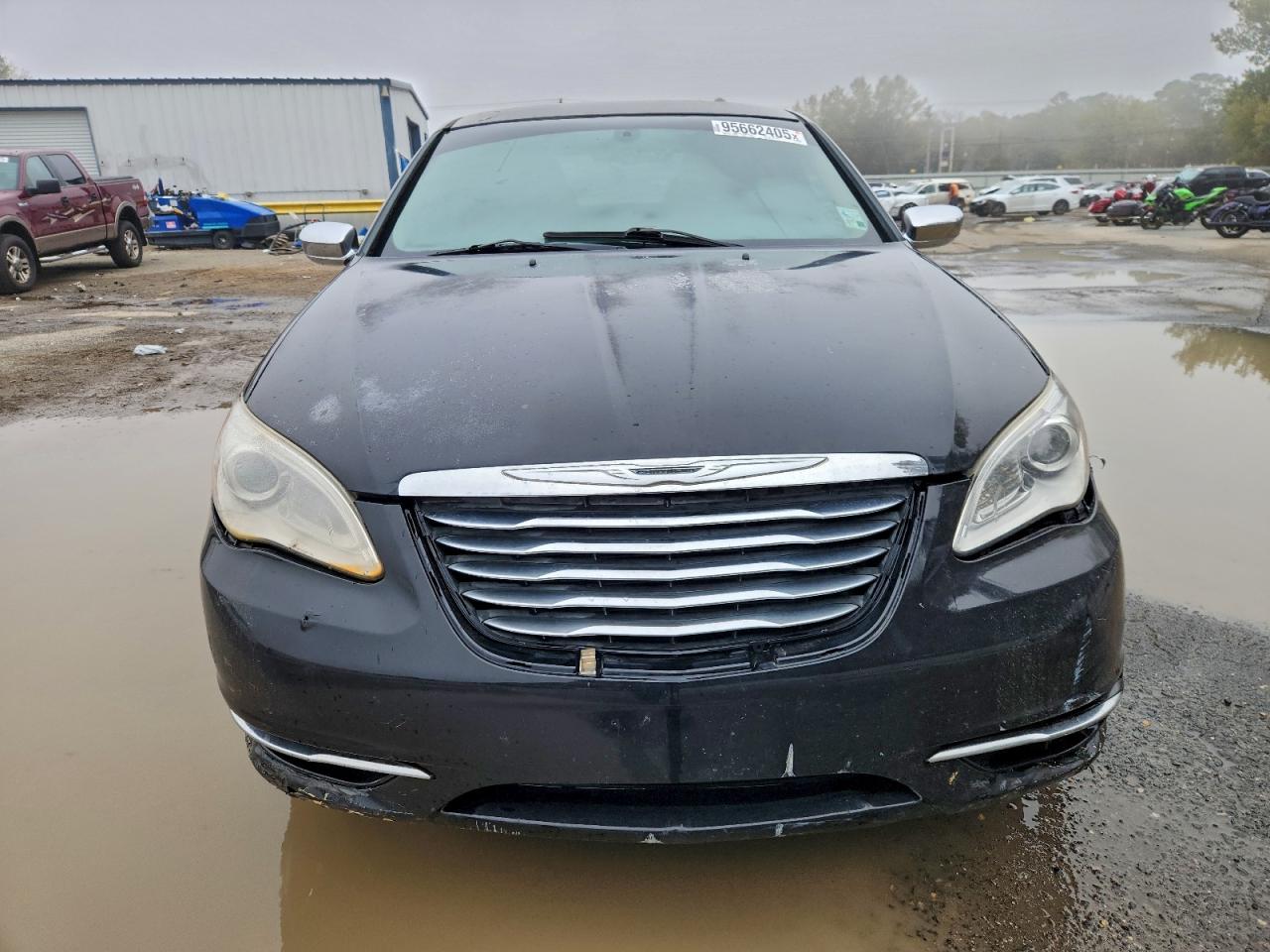 Chrysler 200 Limited Image 4