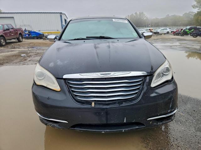 Chrysler 200 Limited Image 4
