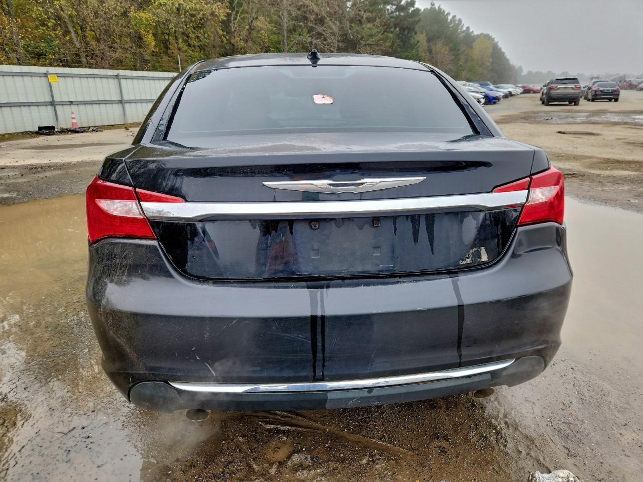 Chrysler 200 Limited Image 2