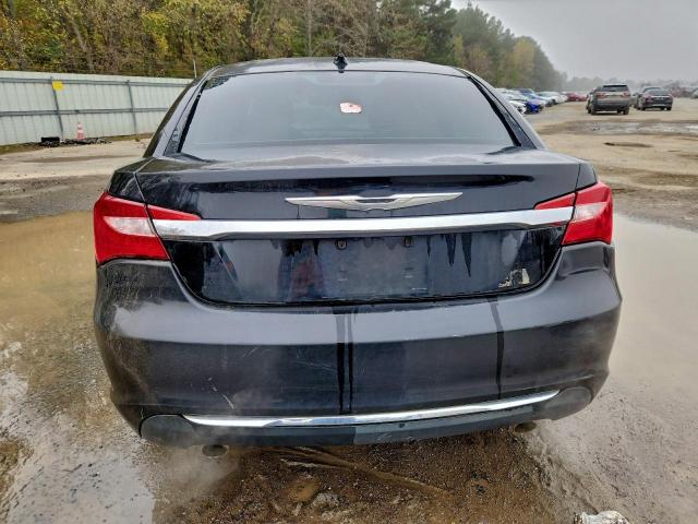Chrysler 200 Limited Image 2