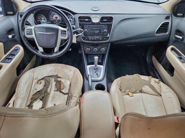 Chrysler 200 Limited Image 9