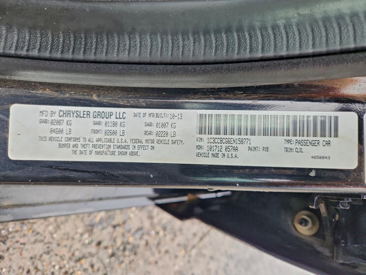 Chrysler 200 Limited Image 12