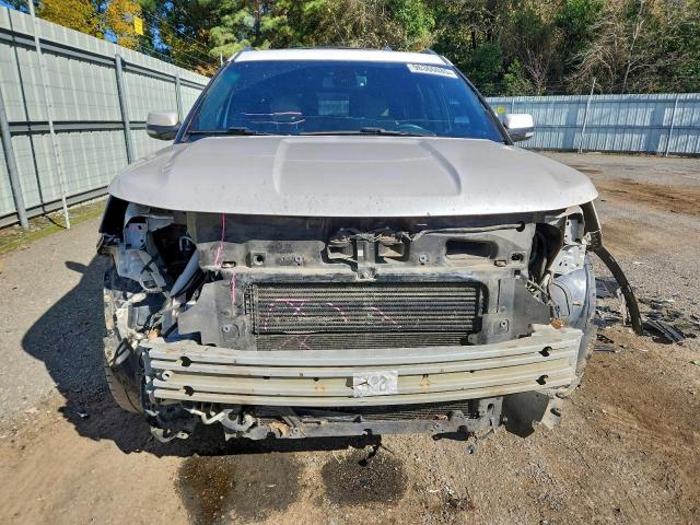 Ford Explorer Limited Image 4