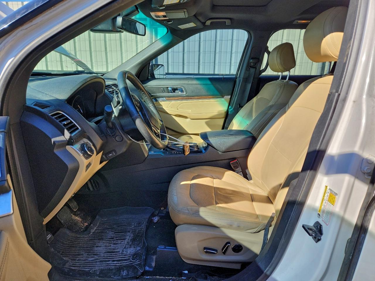 Ford Explorer Limited Image 14