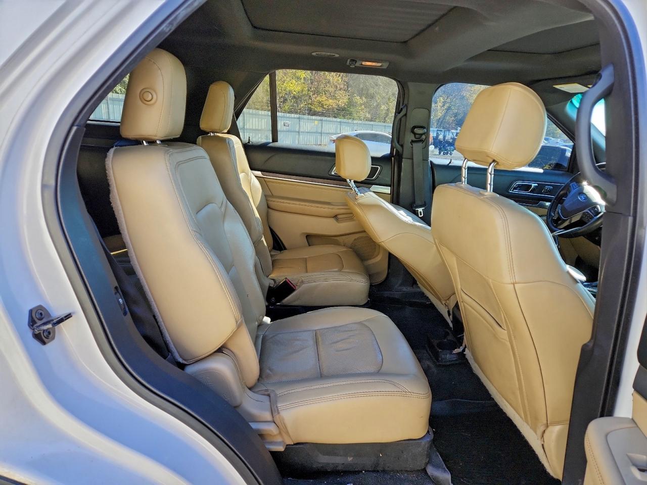 Ford Explorer Limited Image 11