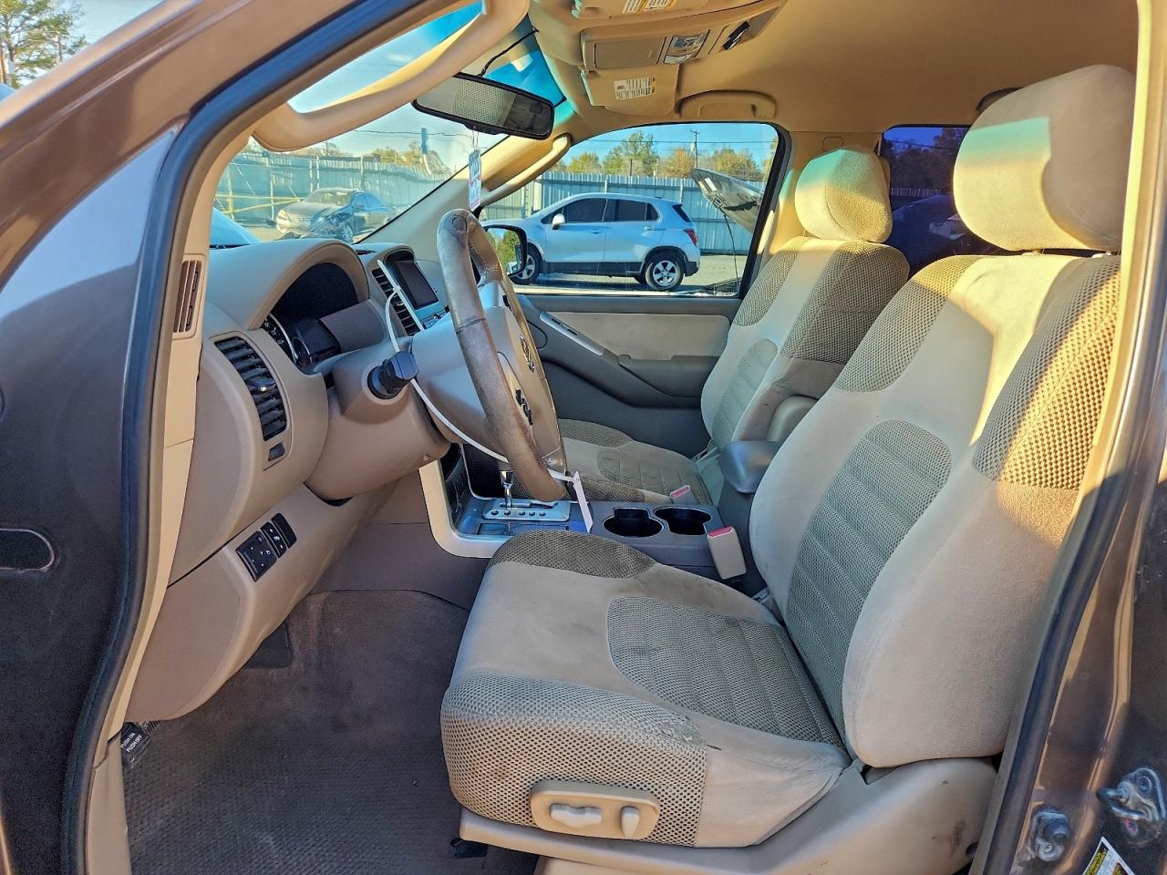 Nissan Pathfinder S Image 7