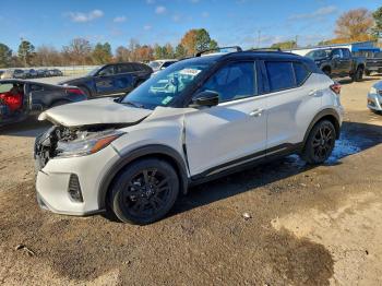  Salvage Nissan Kicks