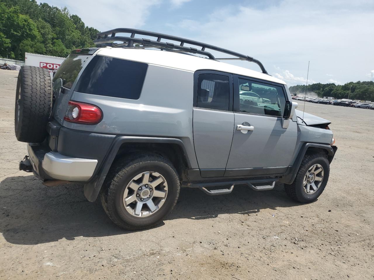 Toyota FJ Cruiser Image 8
