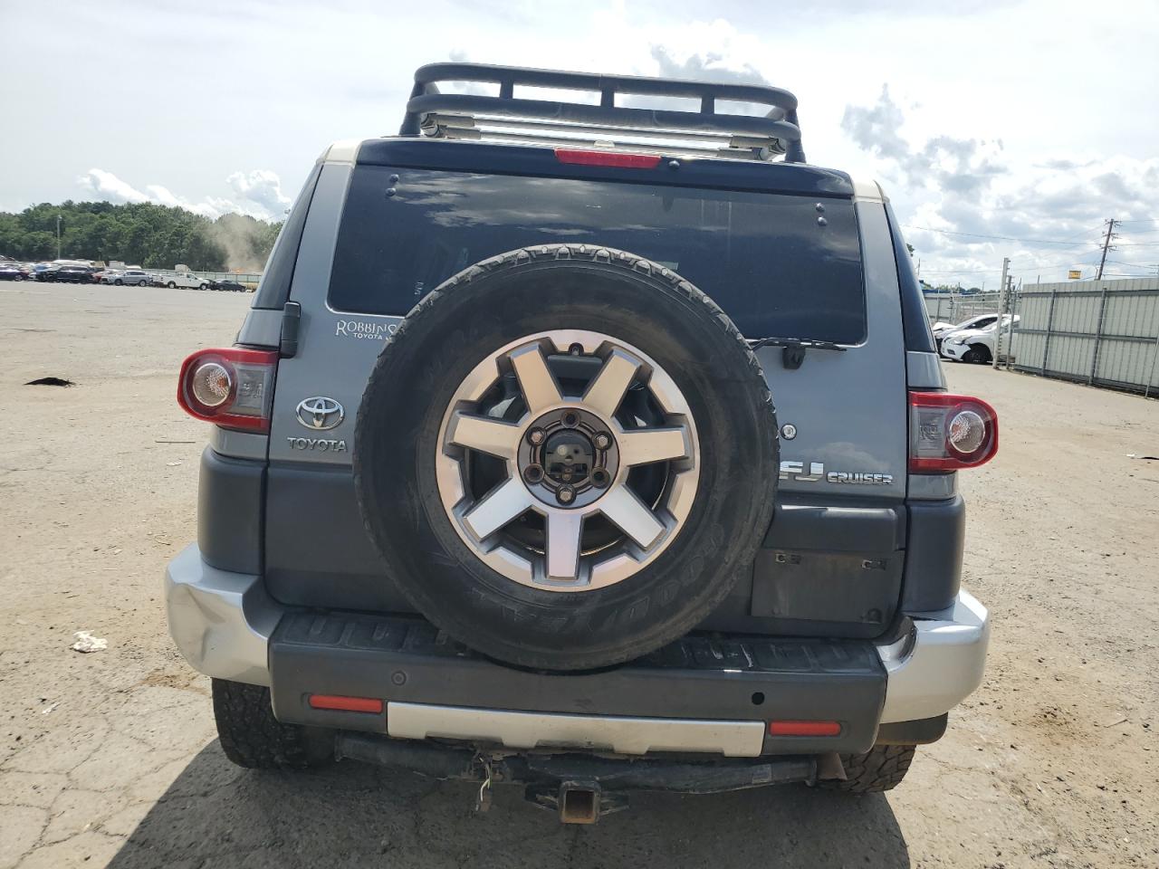 Toyota FJ Cruiser Image 10