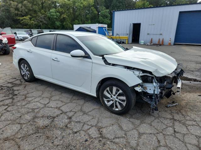 Nissan Altima S Image 6