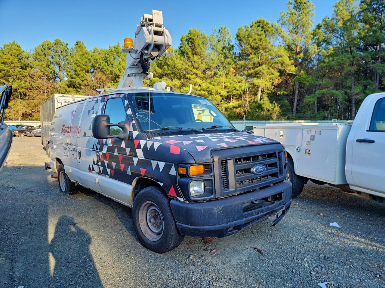 Ford Econoline E350 Super Duty Van Image 10