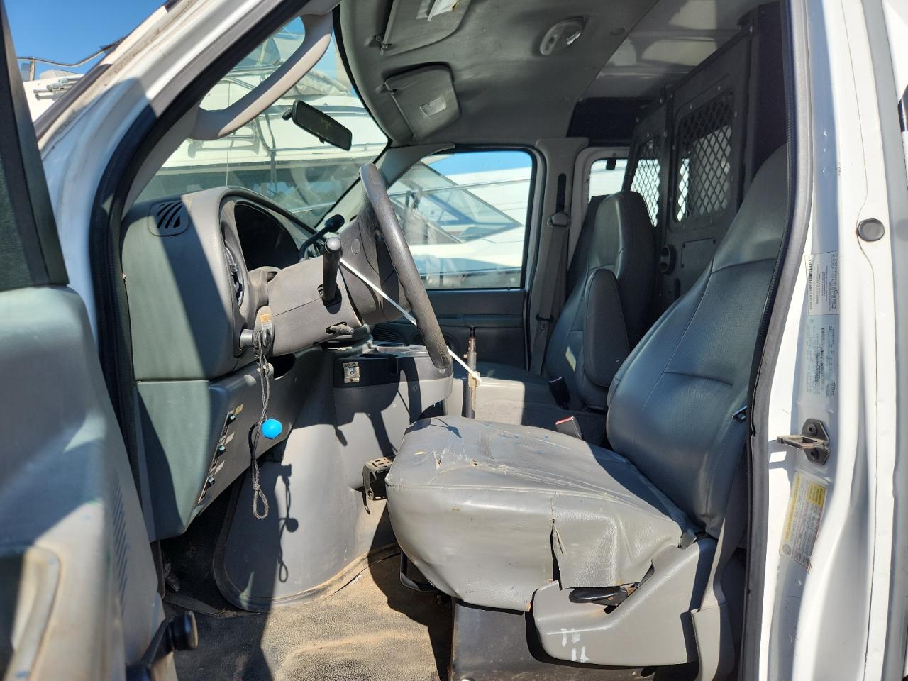 Ford Econoline E350 Super Duty Van Image 3