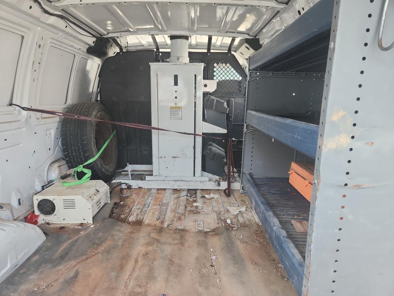 Ford Econoline E350 Super Duty Van Image 12