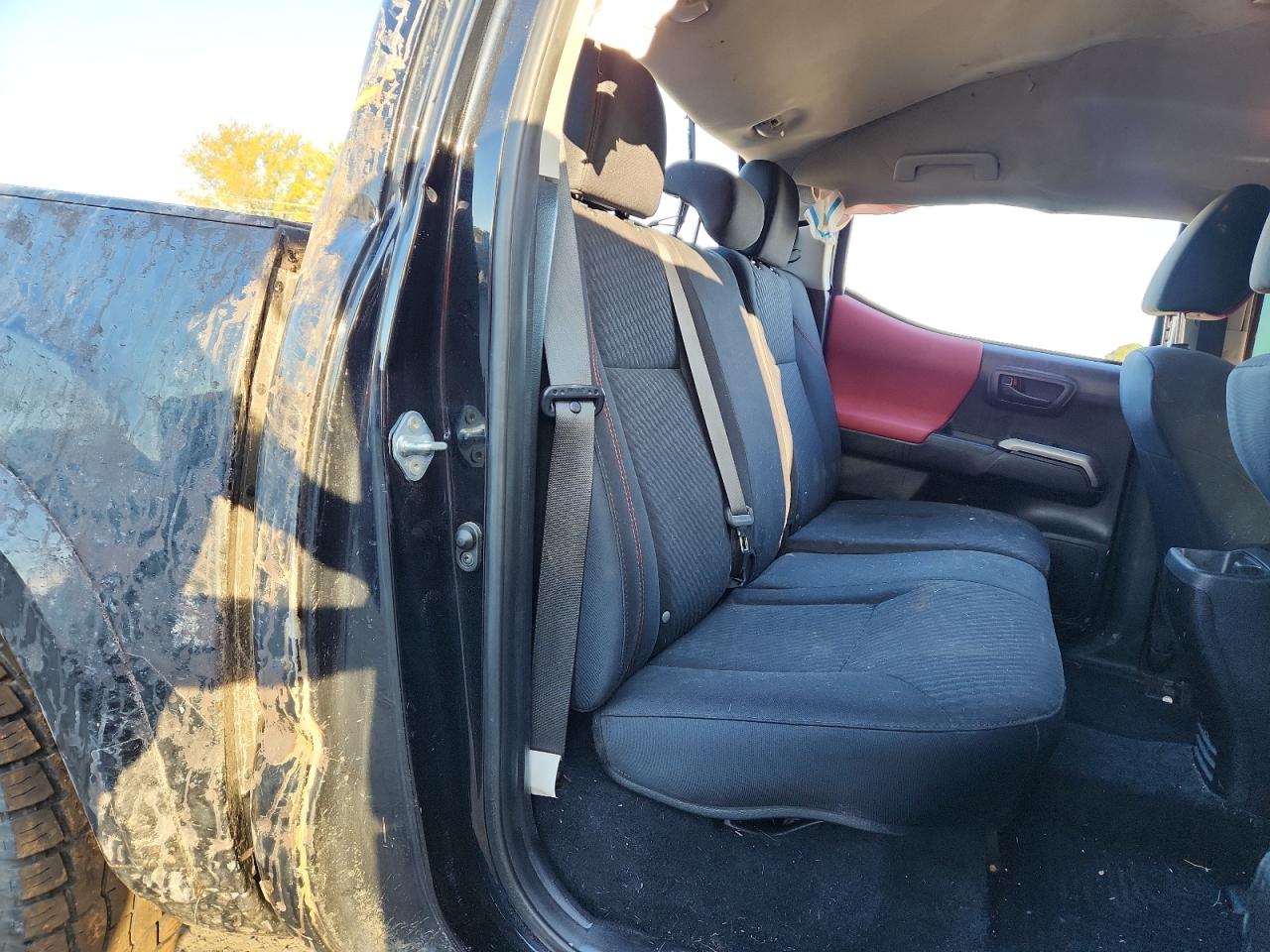 Toyota Tacoma Double Cab Image 11