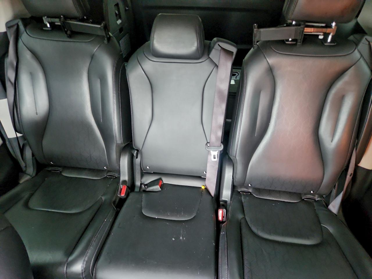 Kia Carnival Lx Image 4