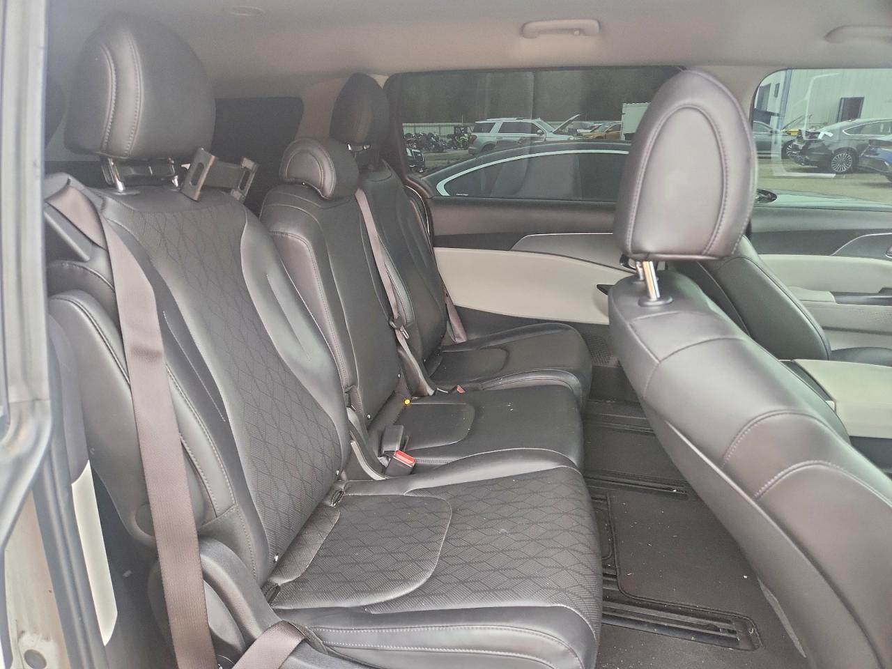 Kia Carnival Lx Image 9