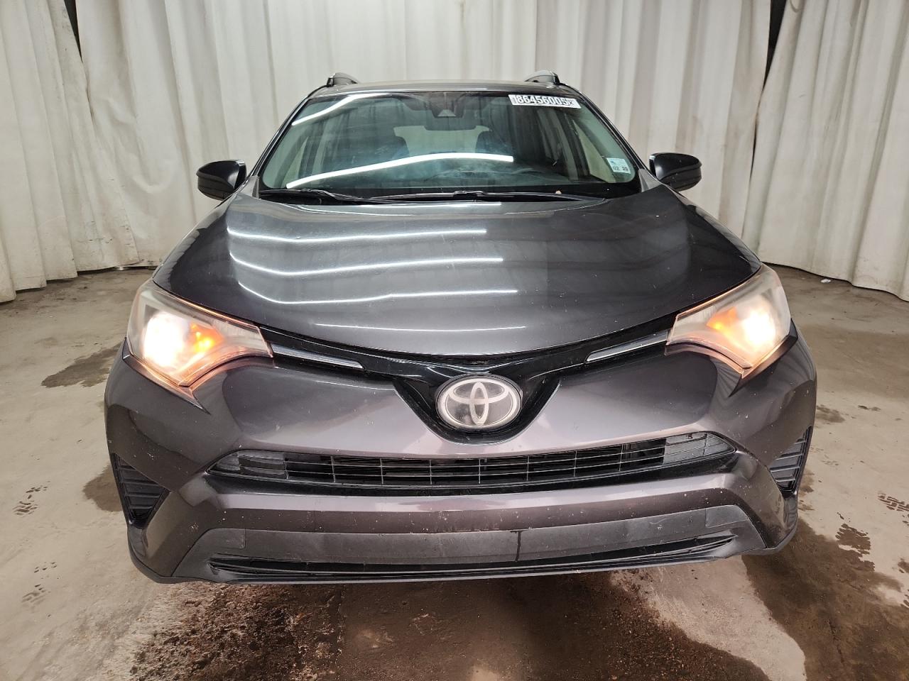 Toyota RAV4 Le Image 4