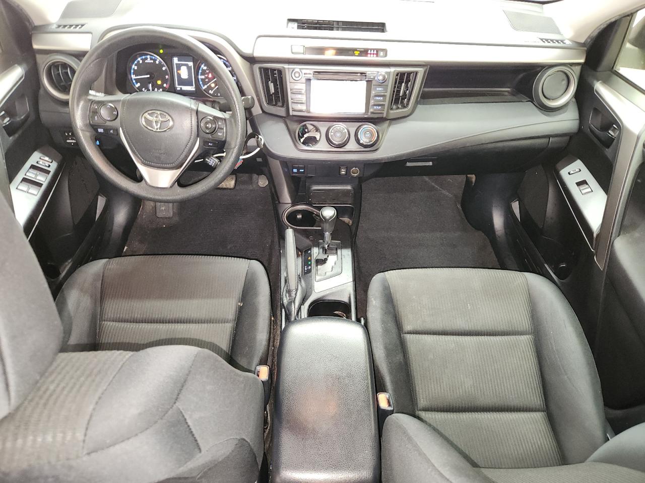 Toyota RAV4 Le Image 8