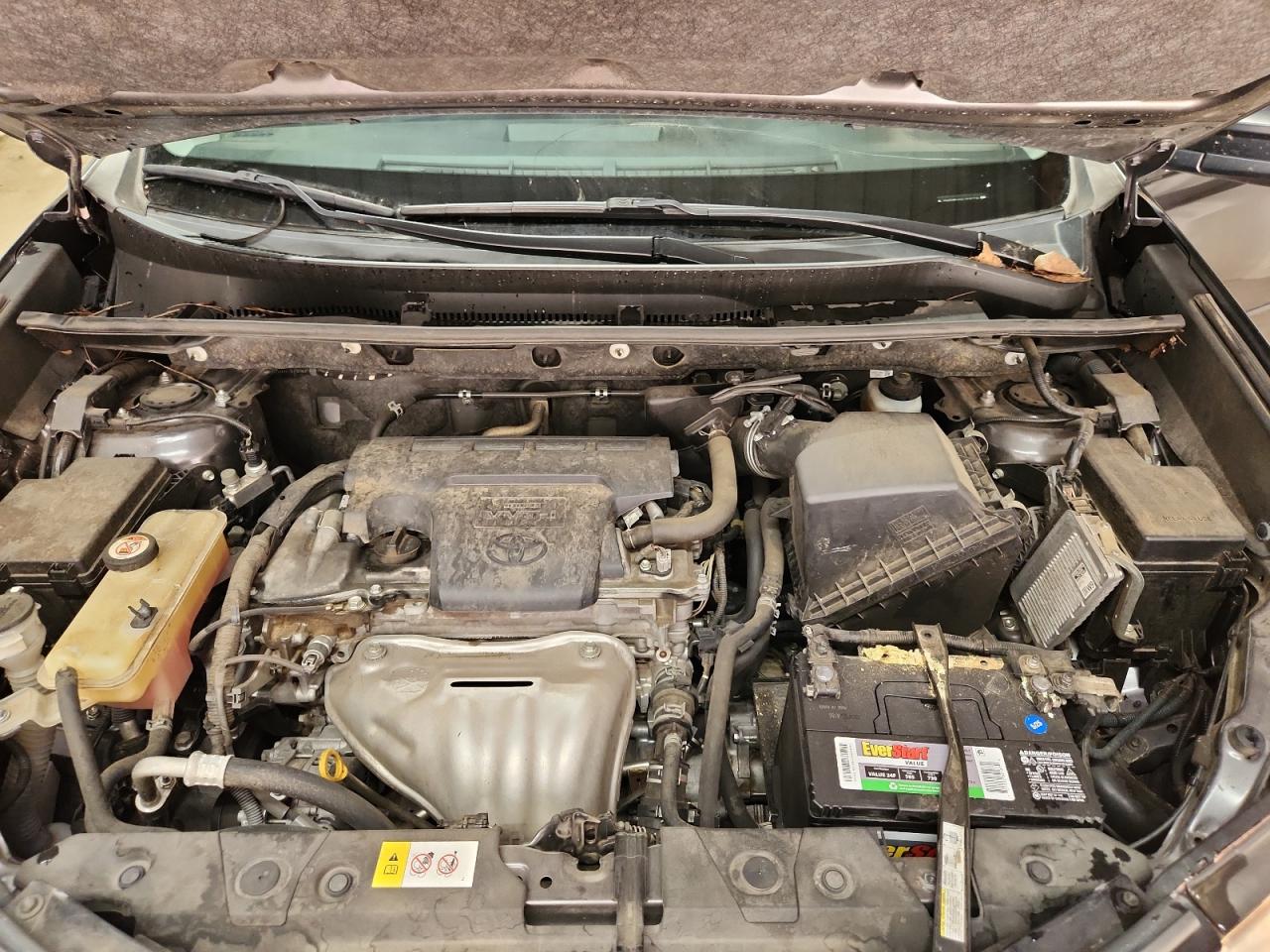 Toyota RAV4 Le Image 9