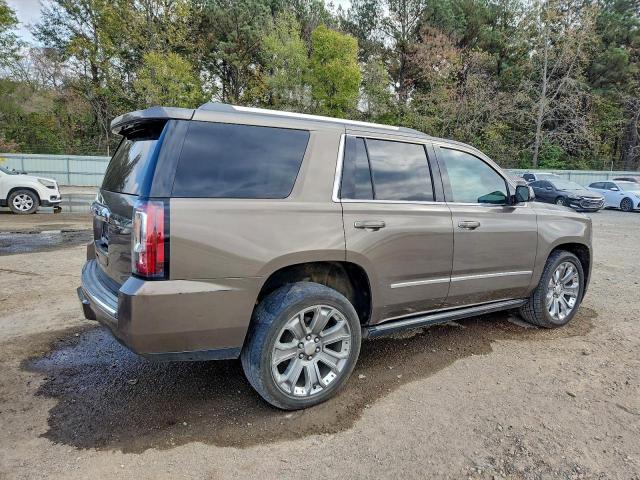 GMC Yukon Denali Image 3