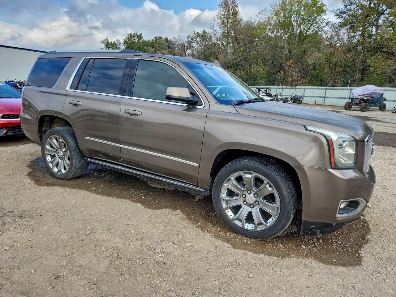 GMC Yukon Denali Image 2