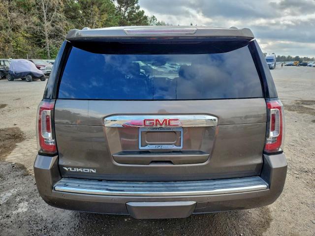 GMC Yukon Denali Image 6