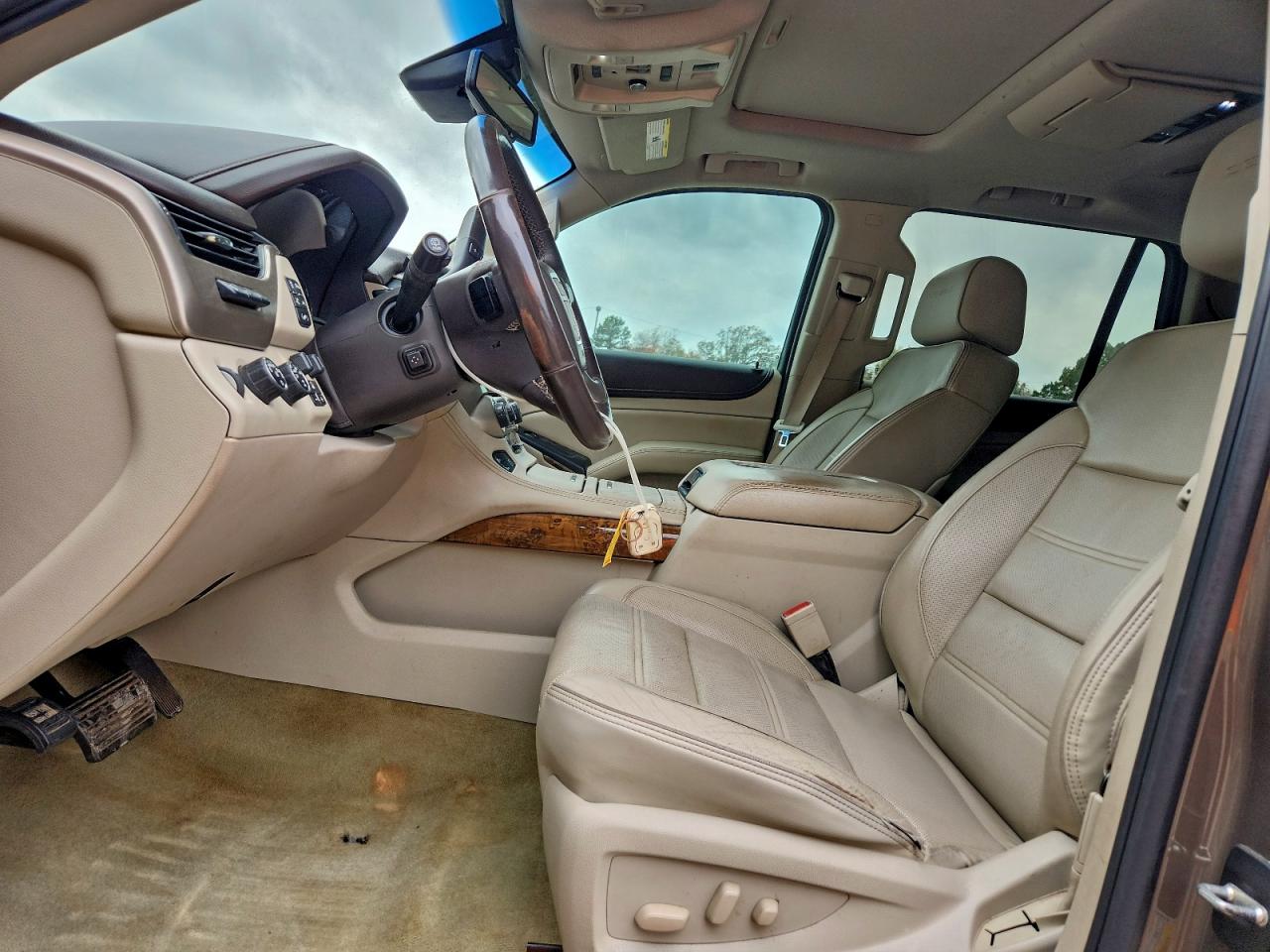 GMC Yukon Denali Image 12