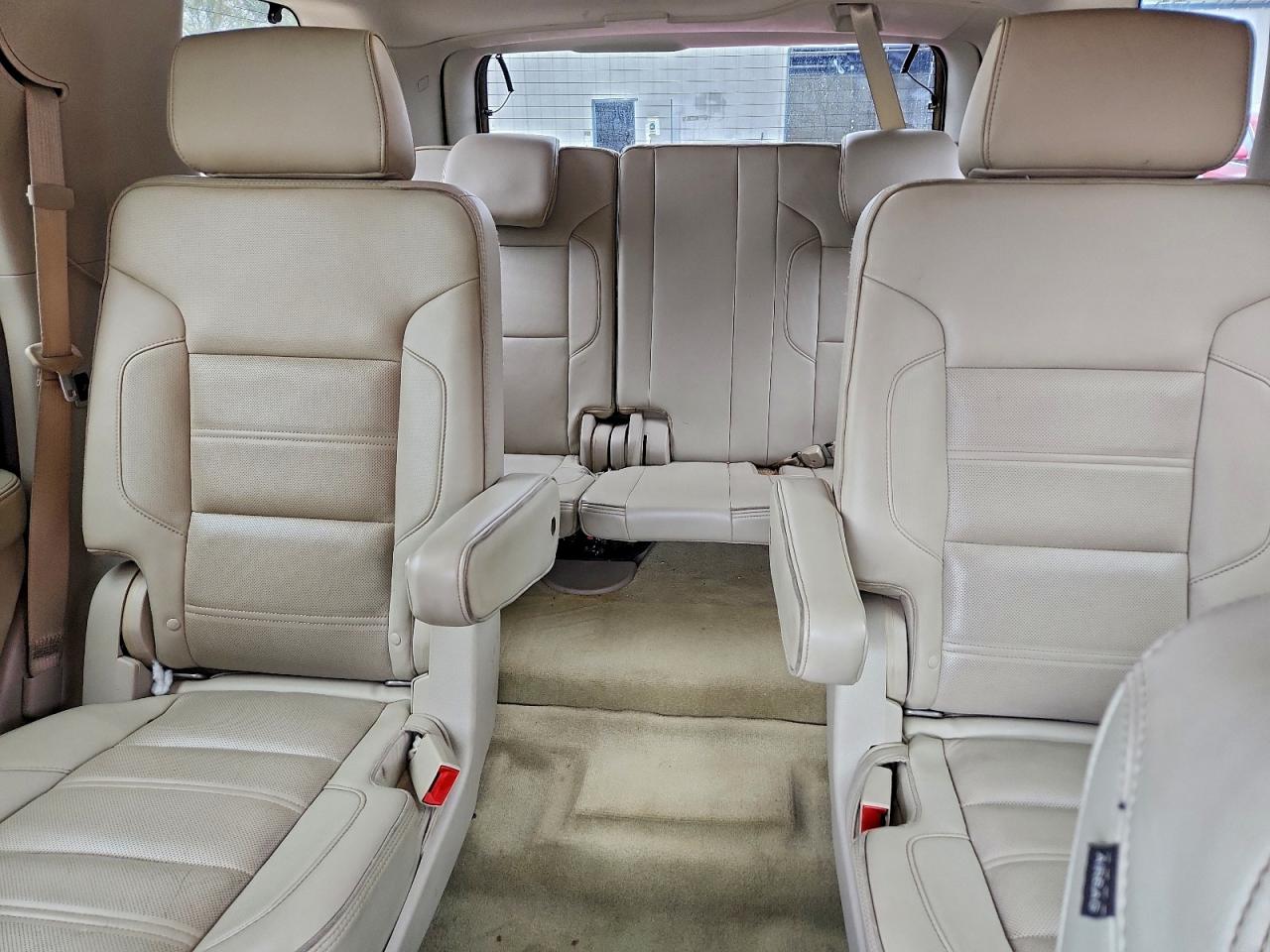 GMC Yukon Denali Image 7