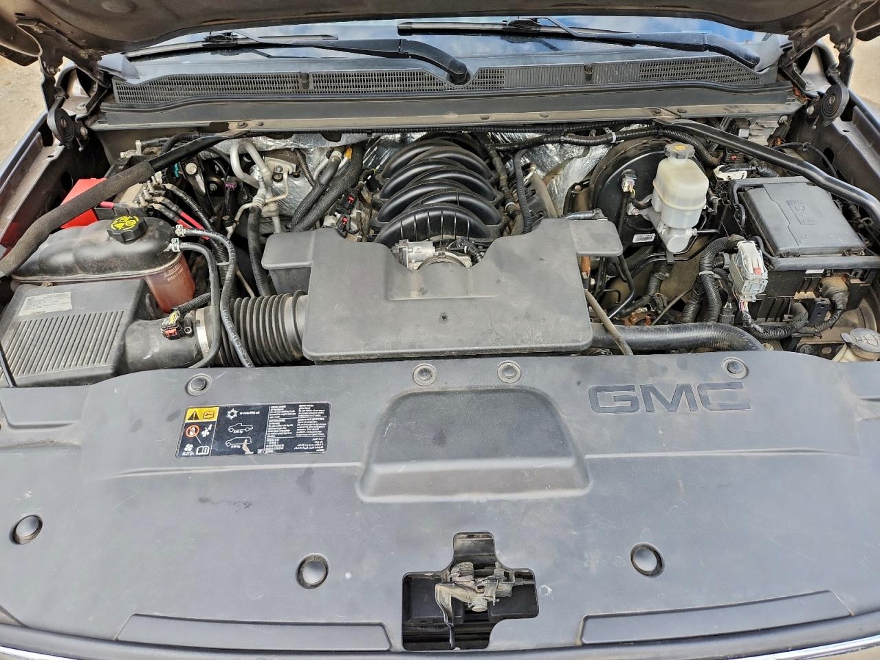 GMC Yukon Denali Image 10