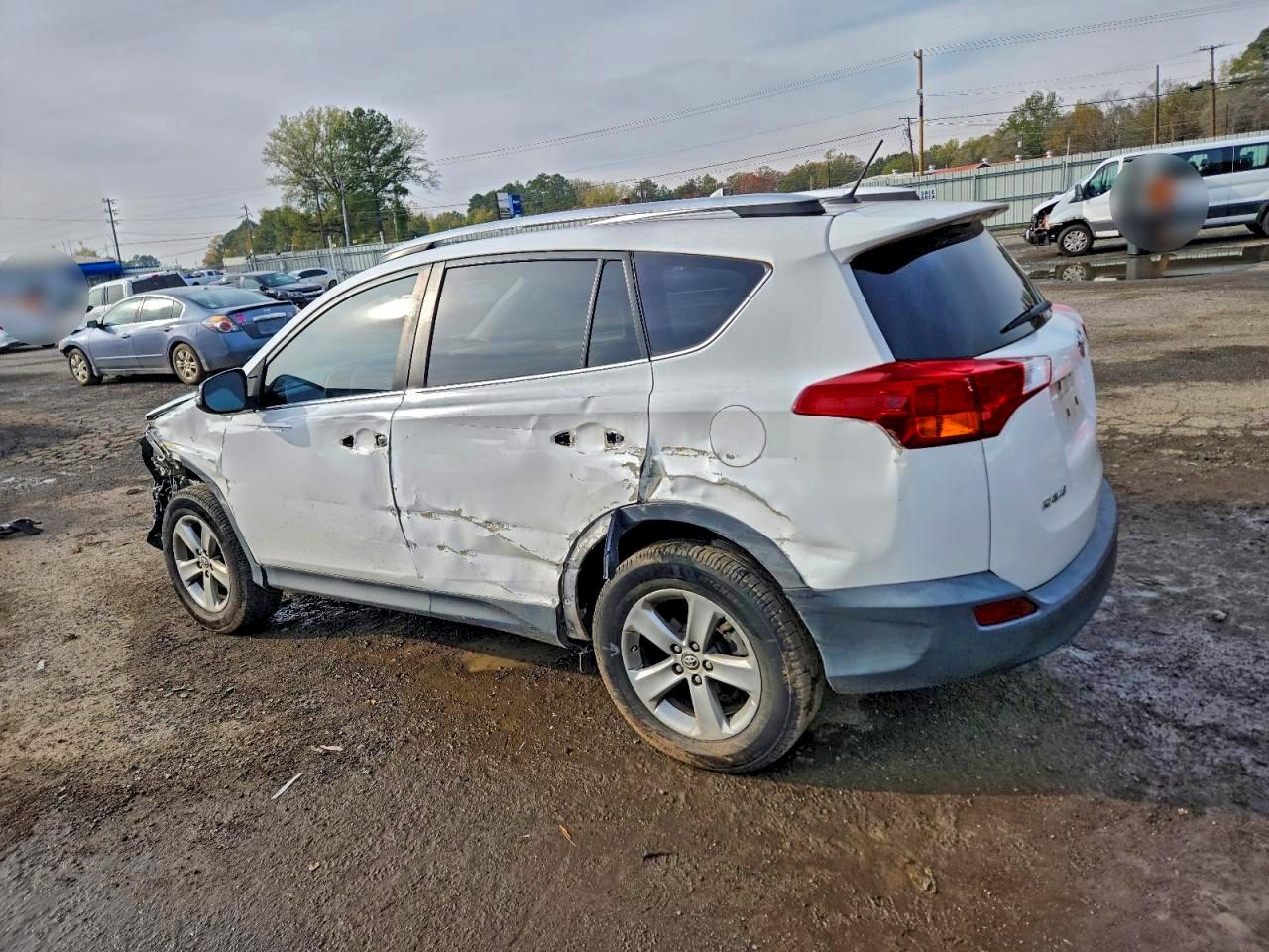 Toyota RAV4 Xle Image 3