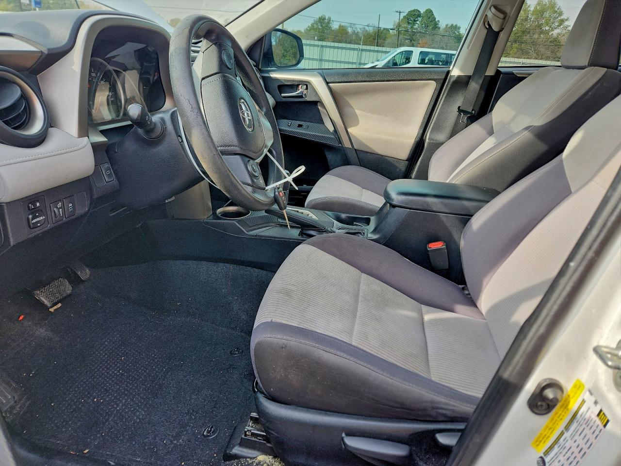 Toyota RAV4 Xle Image 5