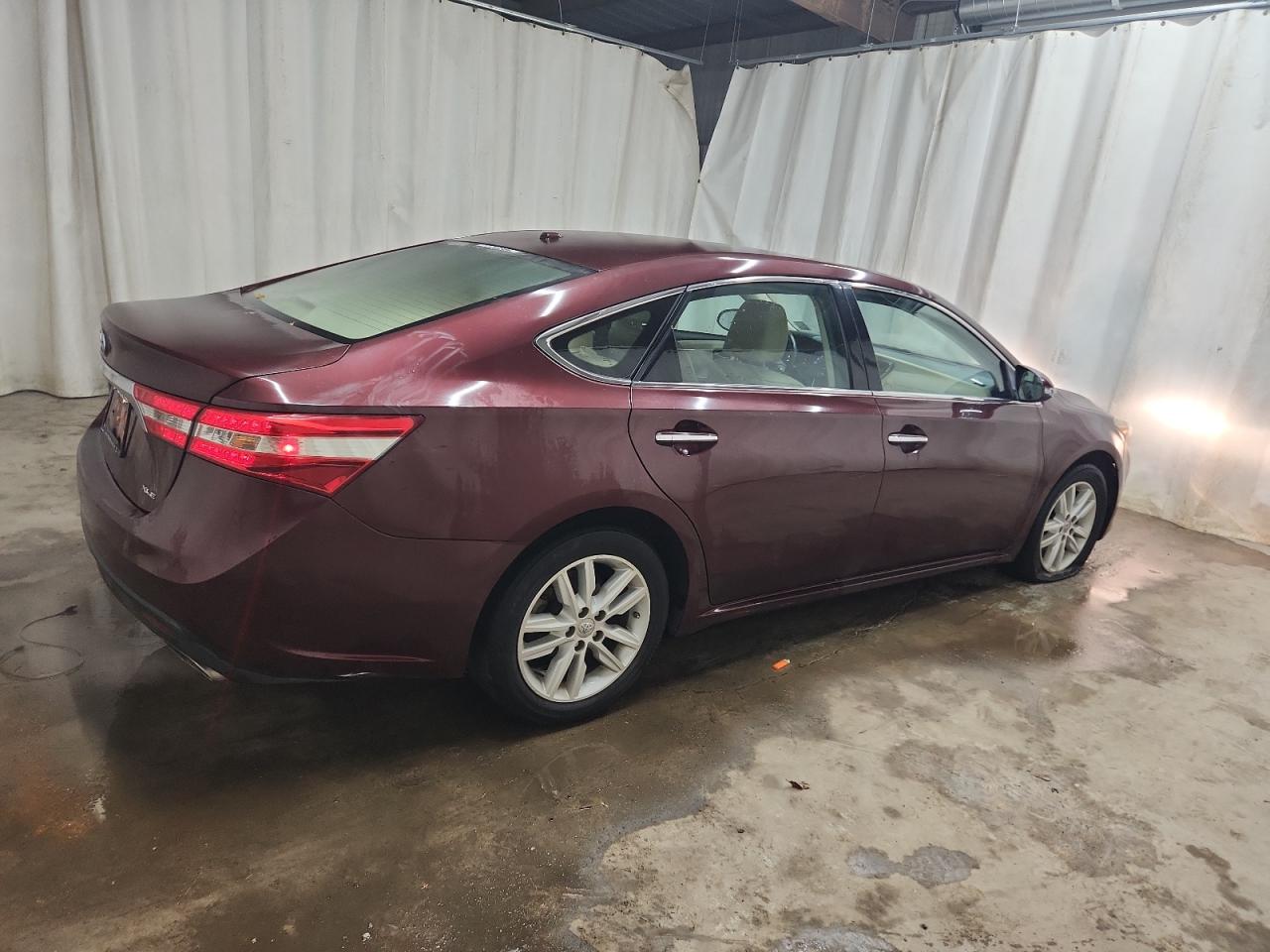 Toyota Avalon Xle Image 9