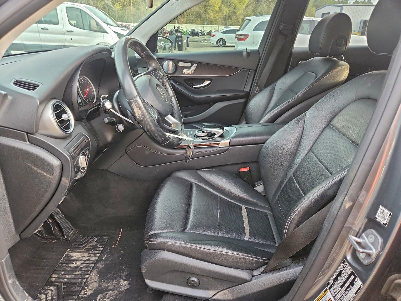 Mercedes-Benz GLC 300 Image 8